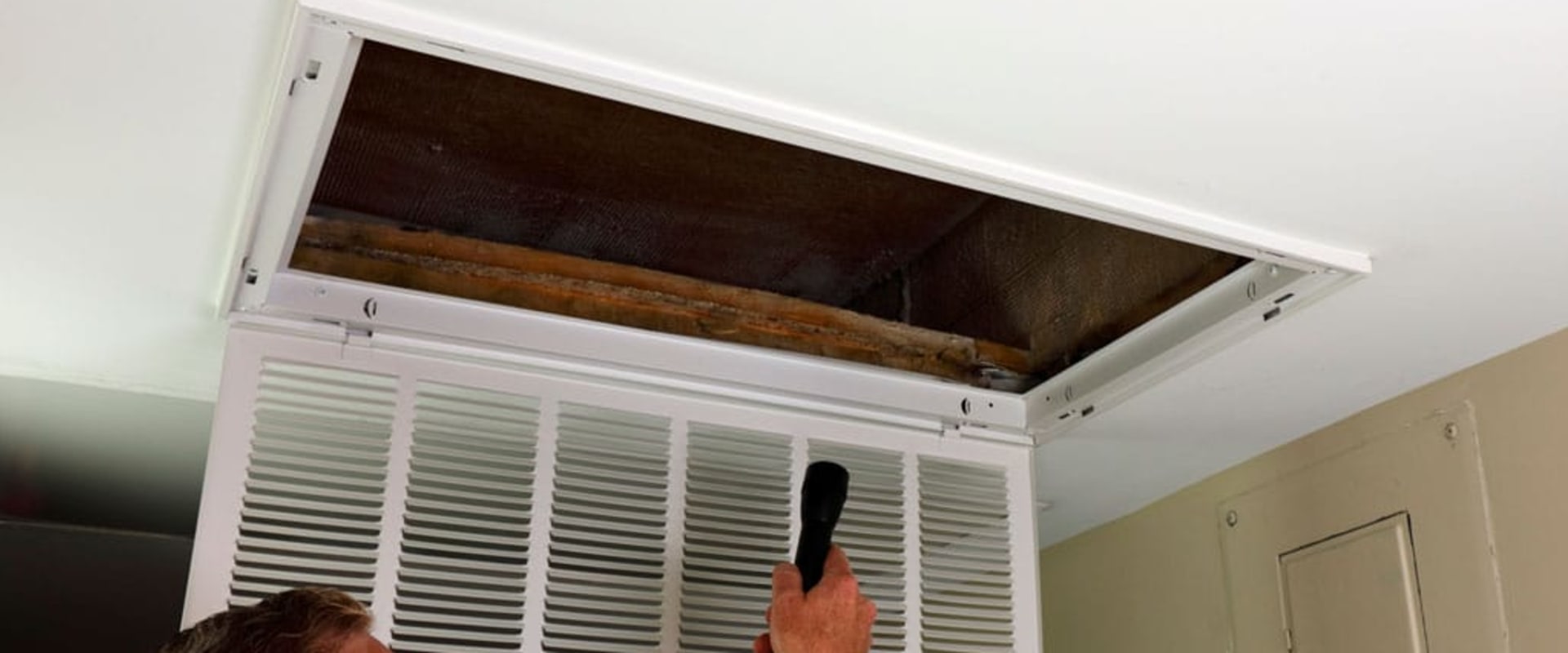 Save on Duct Repairs by Choosing the Right 24x24x1 Air Filter
